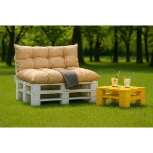 Beiges Setgarden Palettenkissen-Set (120x60/40cm) auf weißer Paletten-Lounge im Garten.
