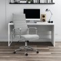 Hellgrauer Svita Bürostuhl Office Comfort mit hoher Rückenlehne und Chromgestell vor Schreibtisch.