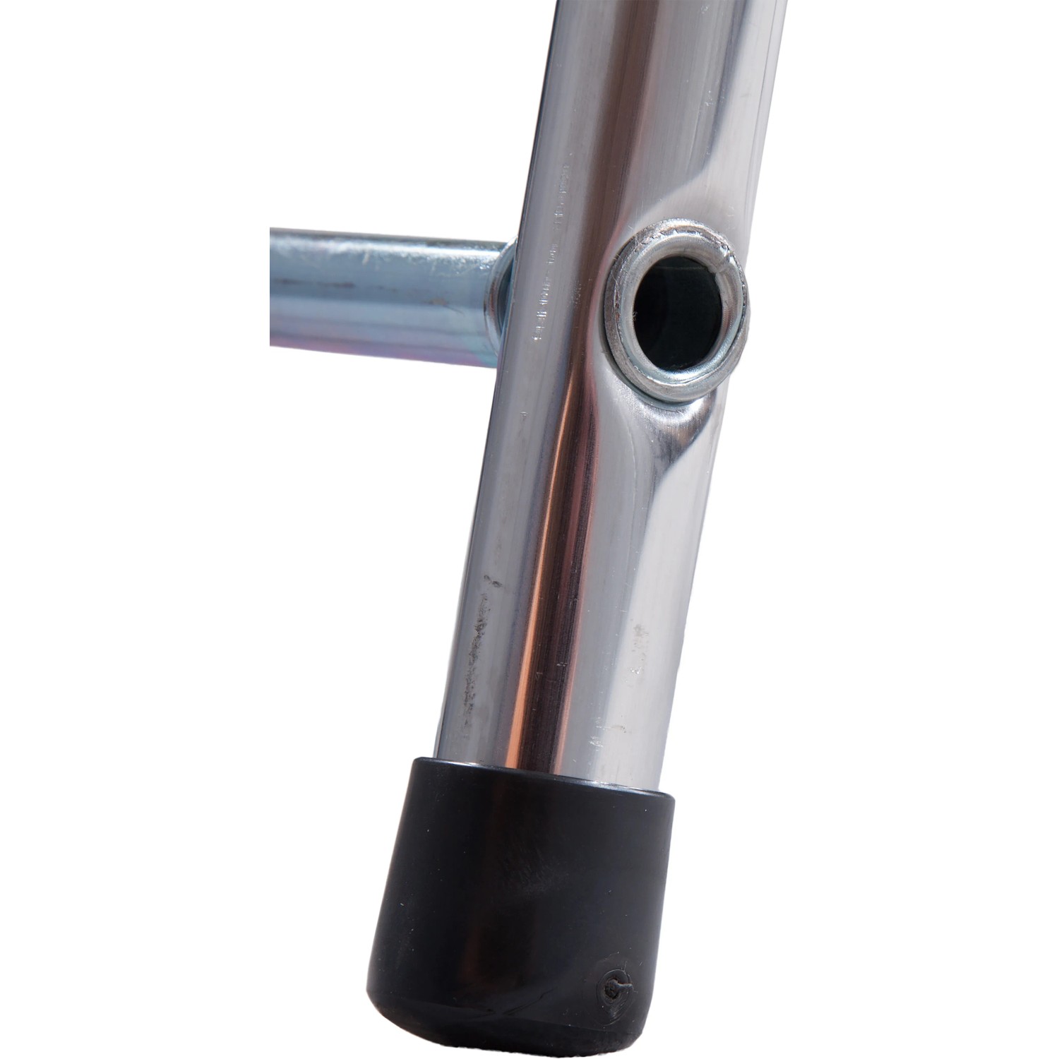 Detailaufnahme: Bein des Krause Klapptritts Toppy XL mit schwarzem Fuß und silbernem Rahmen.