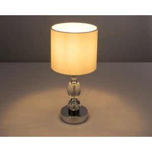 Globo Tischleuchte Bronn Chrom mit weißem Textilschirm und Kristallfuß.