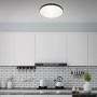 Schwarze Briloner LED-Deckenleuchte Simpa mit Backlighteffekt, 35,5 cm Durchmesser.