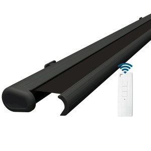 Elektrische Kassettenmarkise in Anthrazit mit schieferfarbenem Tuch und Fernbedienung.