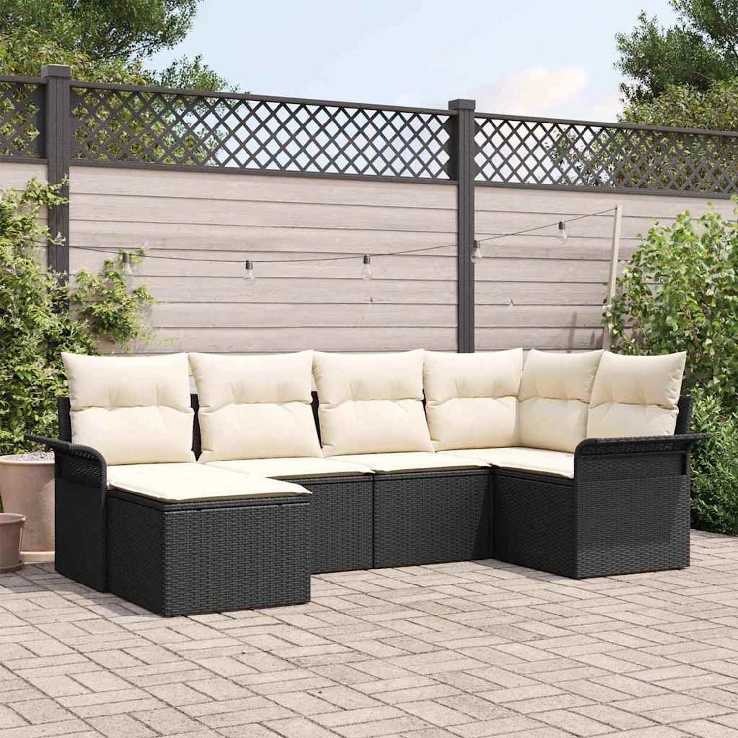 Schwarzes 6-tlg. vidaXL Garten-Sofa-Set aus Poly Rattan mit beigen Kissen.