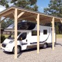Holzbrüder Camping-Carport Ralf Natur mit dunkelgrauem Blechdach und Wohnmobil.