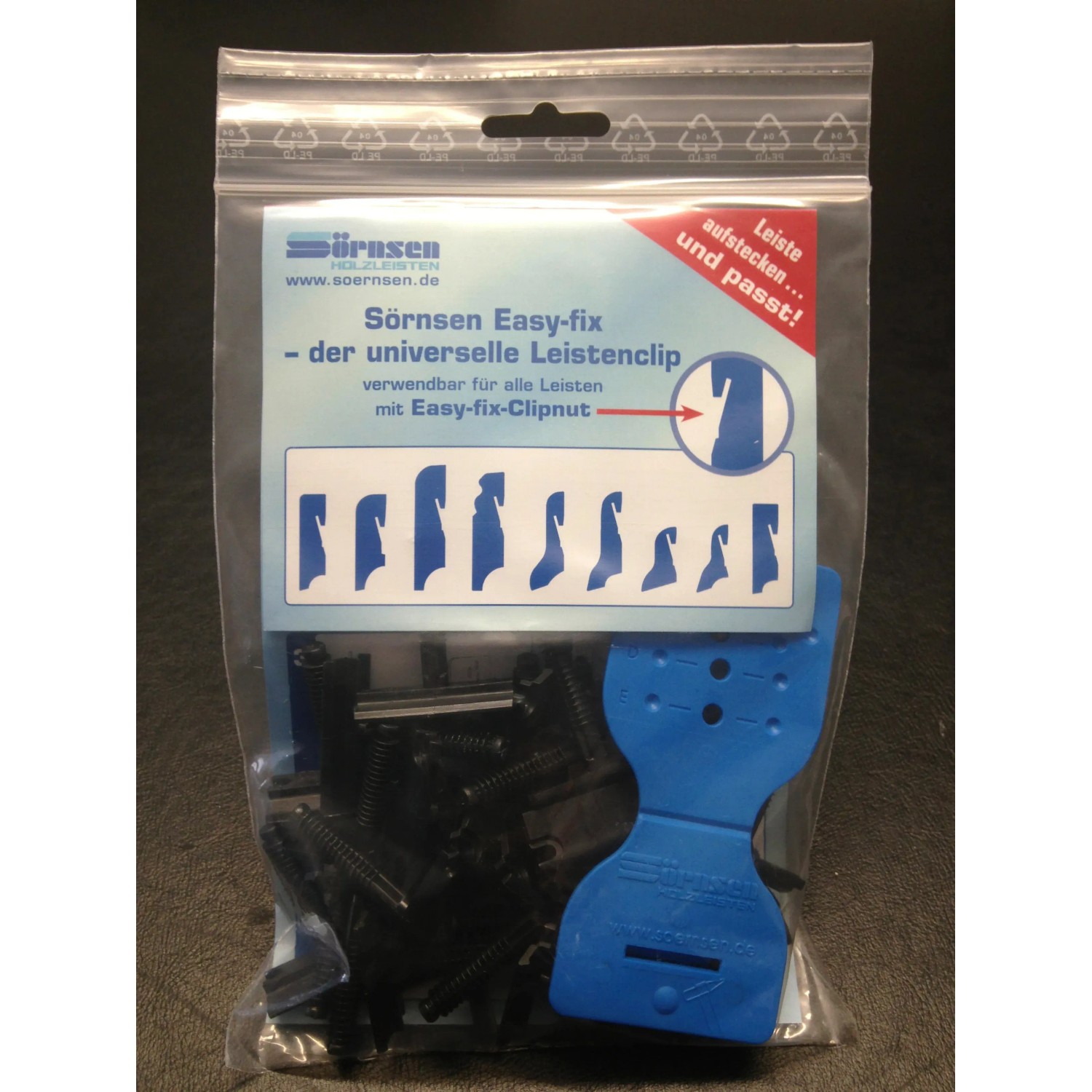Leistenclip Easy-Fix, 30 Stück, mit Schablone für die Montage von Sockelleisten.
