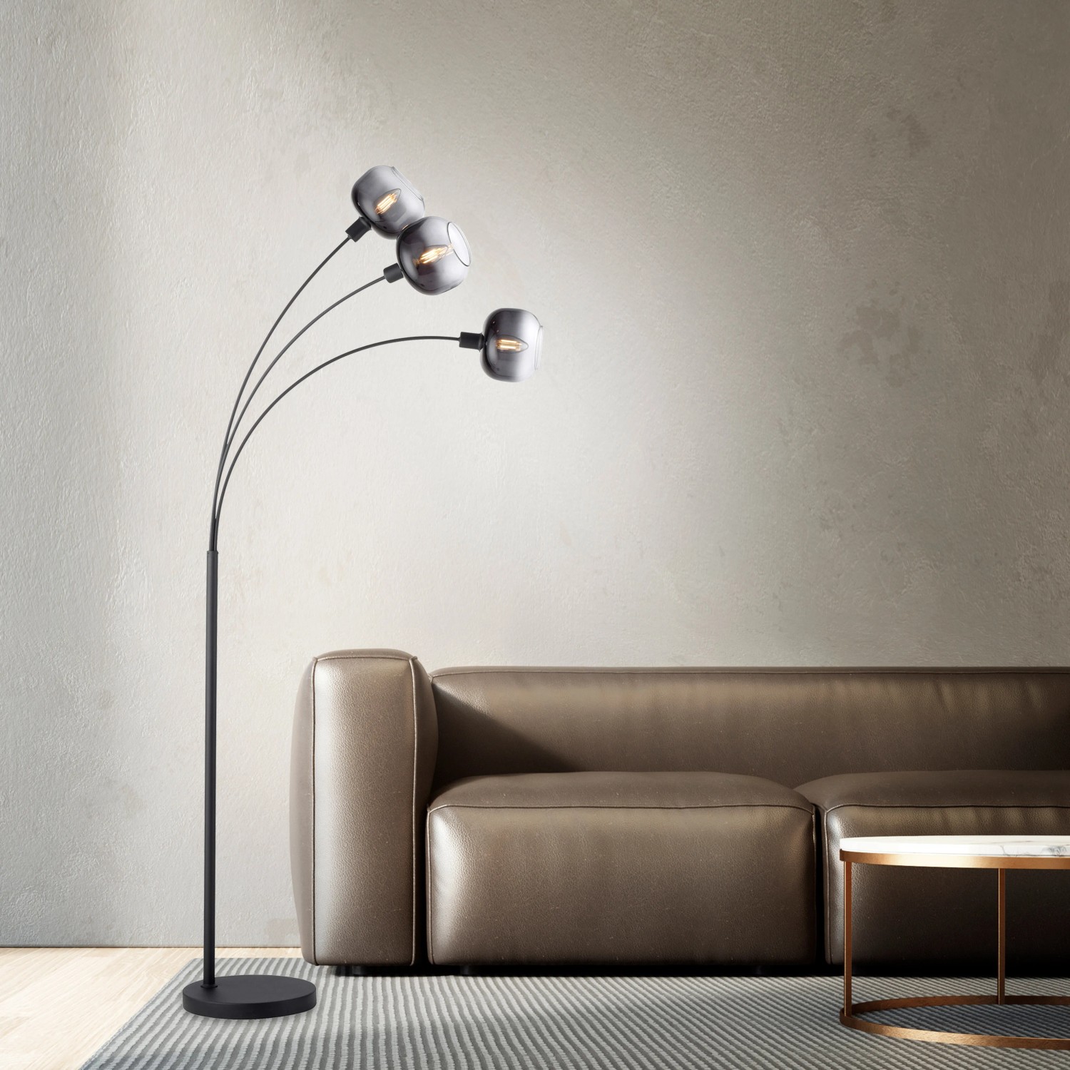 Schwarze Just Light Stehleuchte Zea, 3-flammig, mit Rauchglas-Schirmen, 160 cm hoch.