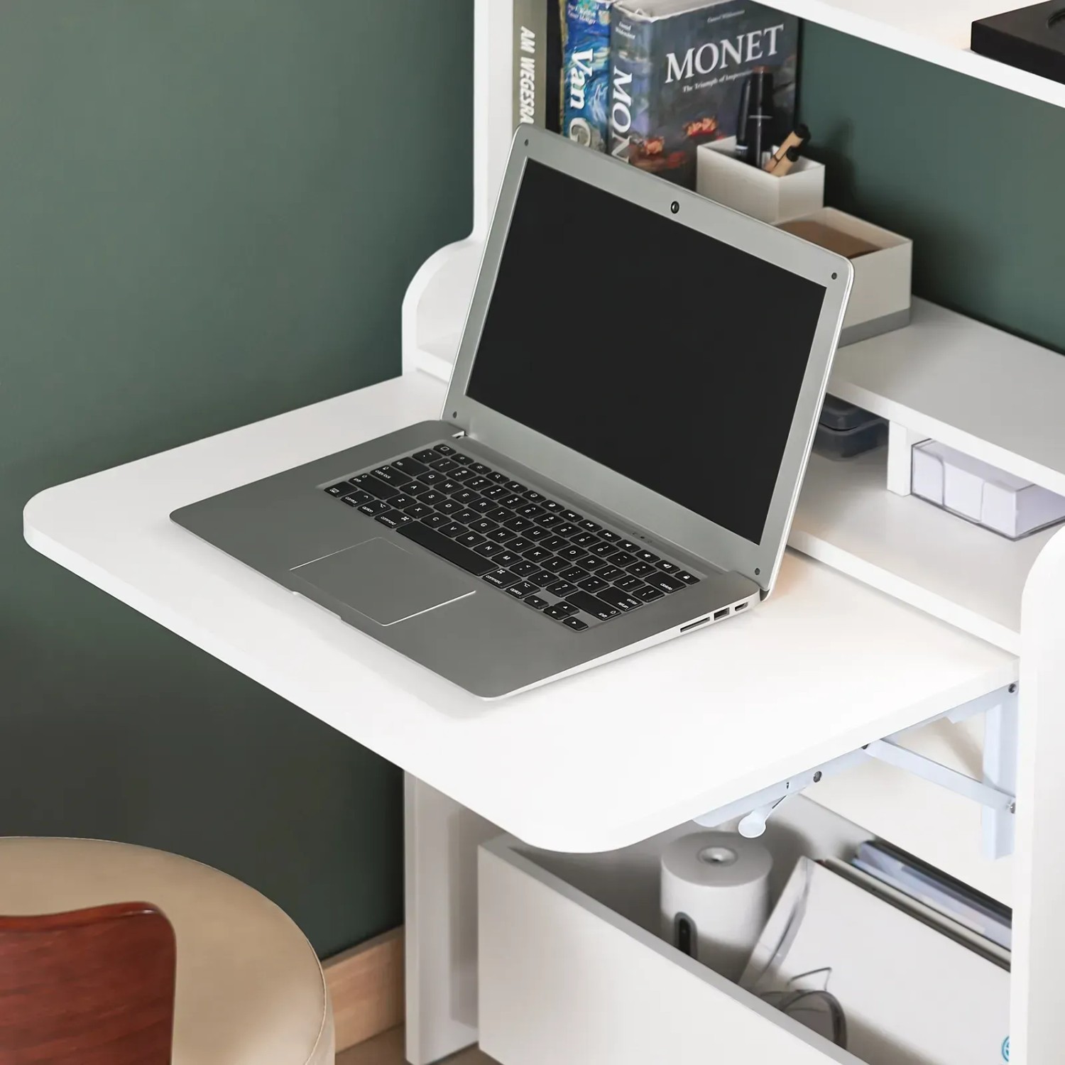 SoBuy Klappbarer Schreibtisch FWT105-W, weiß, mit Laptop und Ablageflächen. Ideal für Homeoffice.