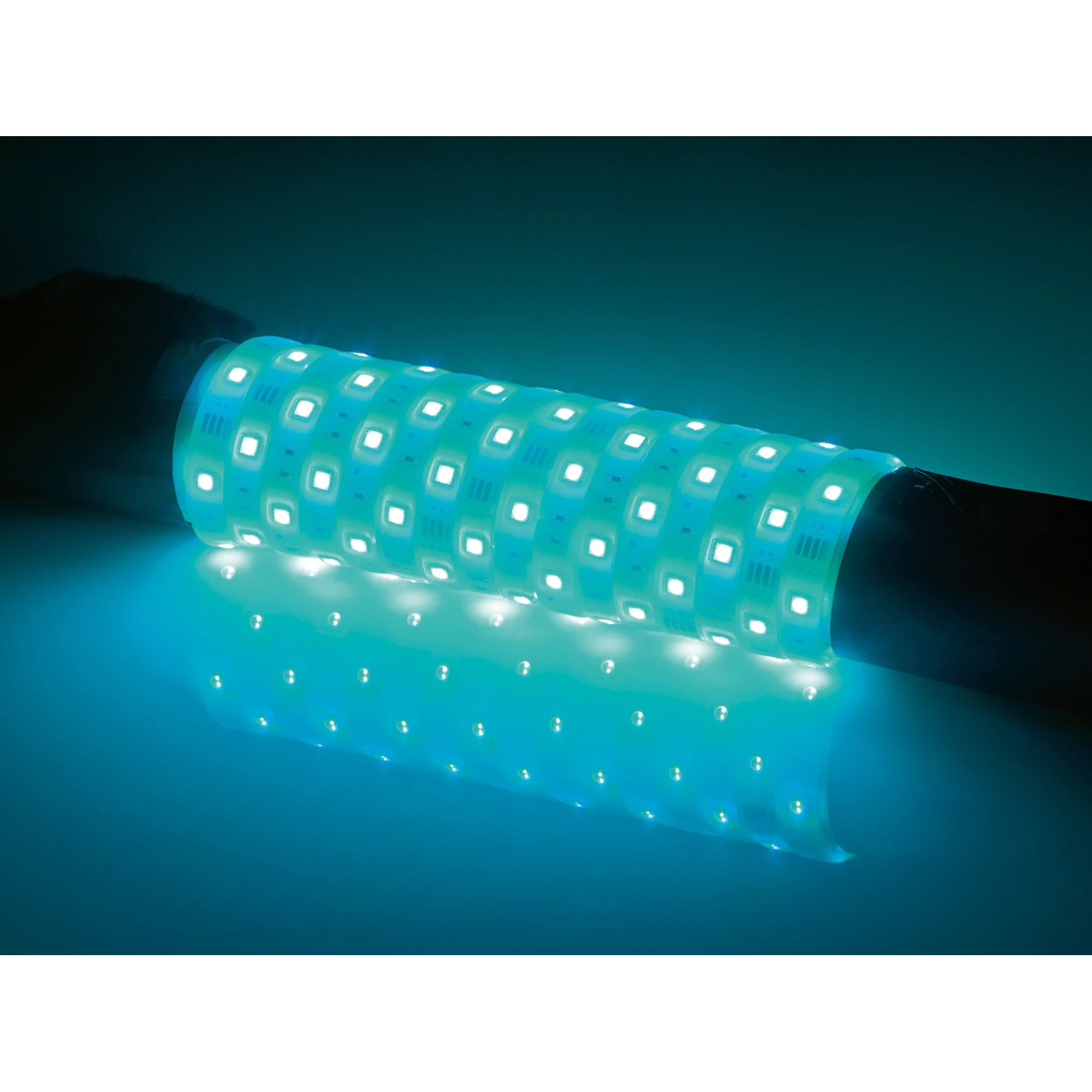 Flexibler, selbstklebender 3 m LED Streifen mit mehrfarbigen LEDs für den Innenbereich.