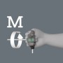 Wera Torx Quergriff-Schraubendreher TX 10 mit Haltefunktion in Anwendung, ideal für hohe Drehmomente.