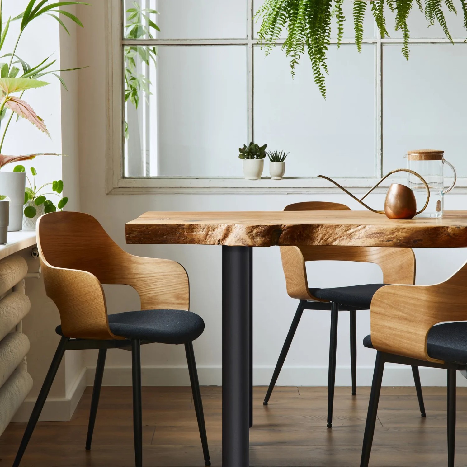SOTECH Tischbein Set, 4 schwarze Metallfüße, höhenverstellbar, Ø 60mm, unter Holztisch.