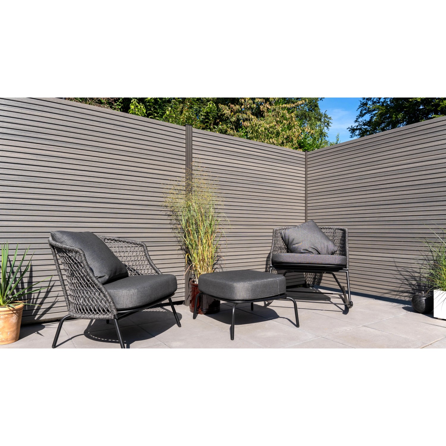 GartenLand WPC Zaun Set Shadowline, ca. 180x180 cm, Amethystgrau. Sichtschutz Steckzaun im Garten.
