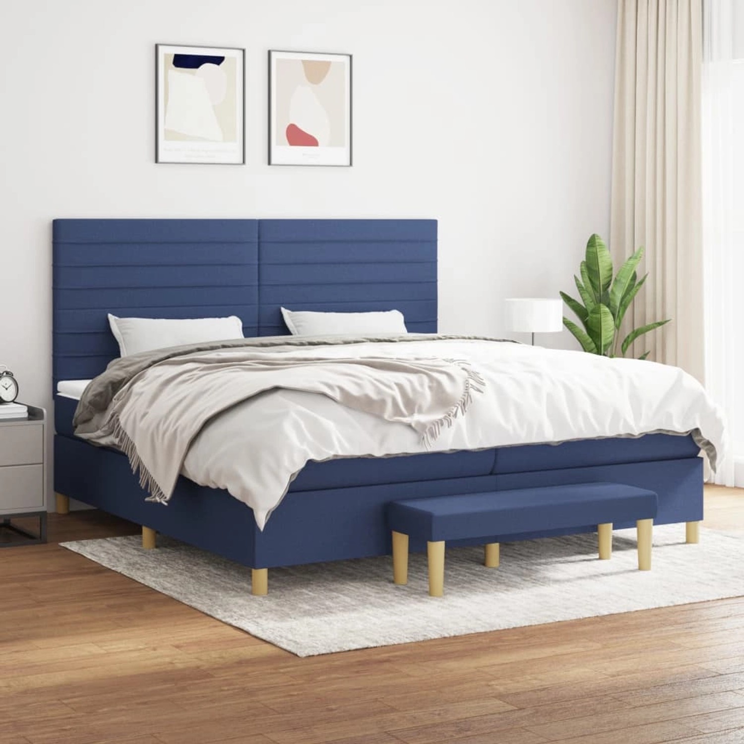 Blaues Boxspringbett 200x200 cm mit Matratze, Kopfteil und Bank. Elegantes Stoffdesign für Schlafzimmer.