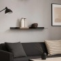 Schwarzes FIFITARA Wandregal, 40cm, 2er Set aus Stahl, als Bücherregal an grauer Wand.