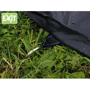 EXIT Trampolin Abdeckplane D305cm, Detailaufnahme der Befestigung am Rasen.