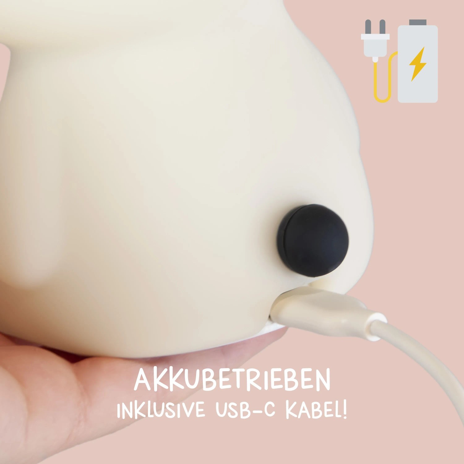 MegaLight LED Nachtlicht Paddy Panda wird per USB-C Kabel geladen. Akkubetriebenes Kinder-Nachtlicht mit Dimmfunktion.