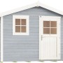 Graues Holz-Gartenhaus mit Satteldach, Fenster und Tür. Gartenhaus 123 Gr.4 von WEKA.
