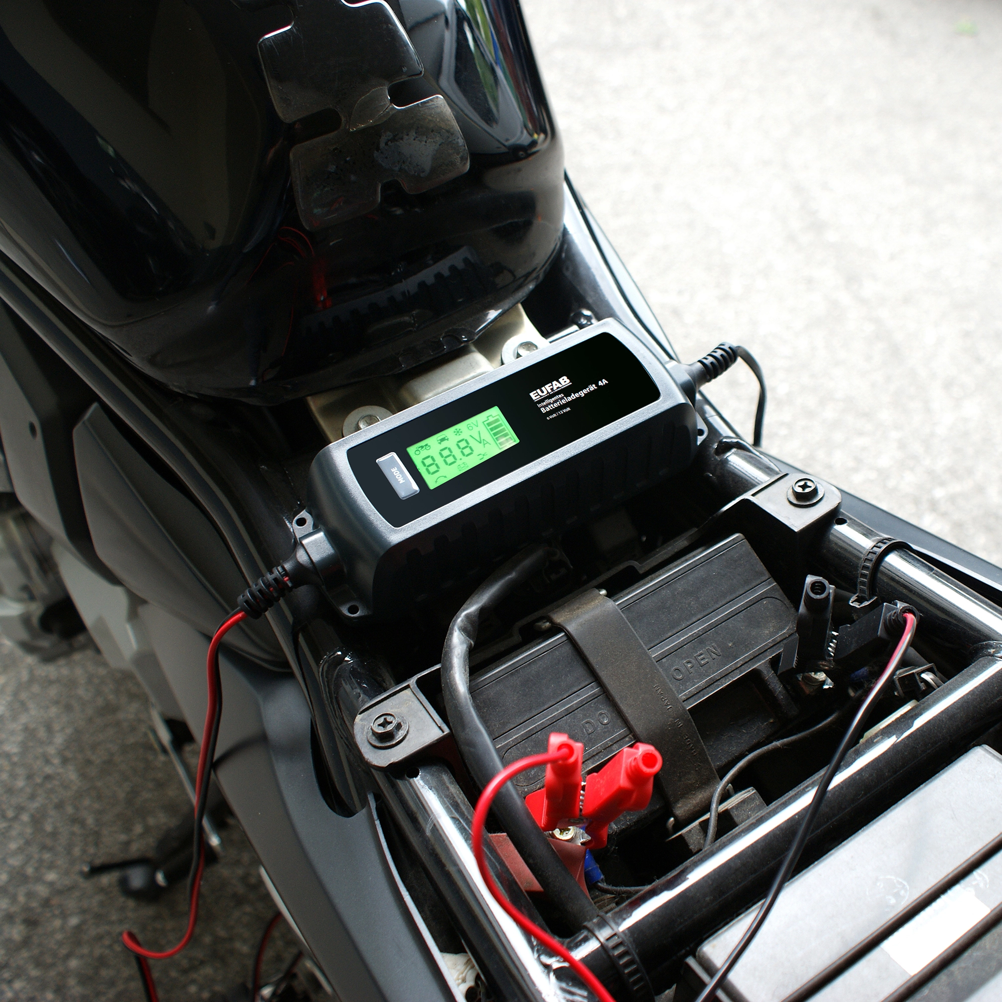 Eufab Batterie-Ladegerät CB20 (Geeignet für: Bleibatterien, 5,5 A (12V);  8,5 A (24 V))