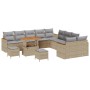 Beiges 13-teiliges Gartensofa-Set aus Rattan mit Tisch und Kissen.