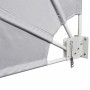 Grauer faltbarer Balkonfächer mit weißem Stahlrahmen und Wandhalterung. Robuster Sonnenschutz aus Polyester.