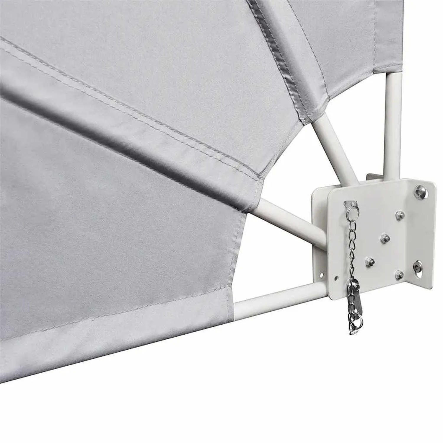Grauer faltbarer Balkonfächer mit weißem Stahlrahmen und Wandhalterung. Robuster Sonnenschutz aus Polyester.
