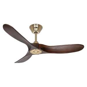 Energiespar Deckenventilator Eco Genuino mit Nussbaum-Flügeln und gebürstetem Messing-Gehäuse.