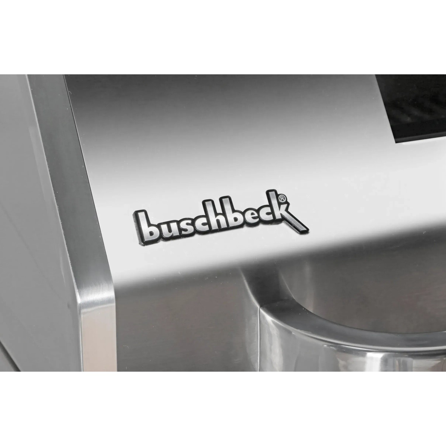 Detailaufnahme: Buschbeck Outdoorküche Brighton aus Edelstahl, Logo sichtbar.
