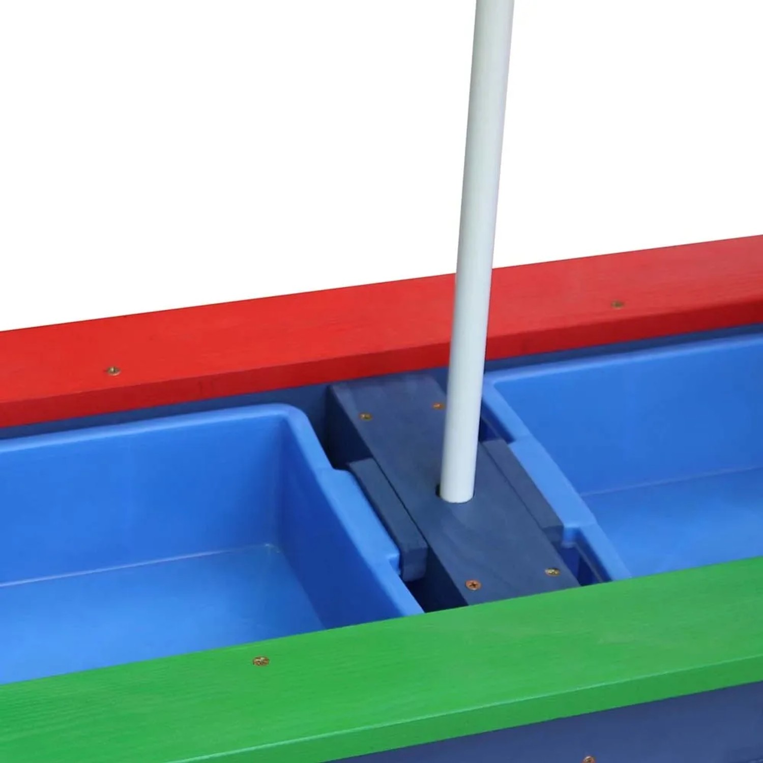 Detailansicht: AXI Nick Sand- & Wasser-Picknicktisch Regenbogen mit Sonnenschirm, blaue Behälter.