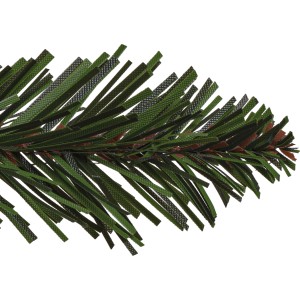 Detailaufnahme eines Zweigs vom künstlichen Mini-Weihnachtsbaum (45 cm) in Dunkelgrün.