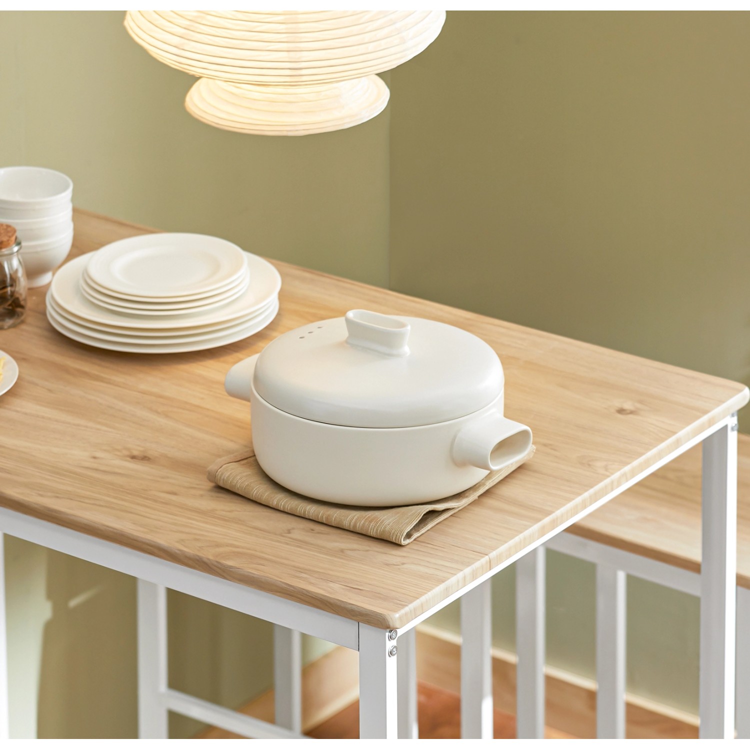 SoBuy Esstisch OGT15-WN mit Barhockern, Holz/Metall, natur/weiß. Essgruppe mit Tisch und Geschirr.