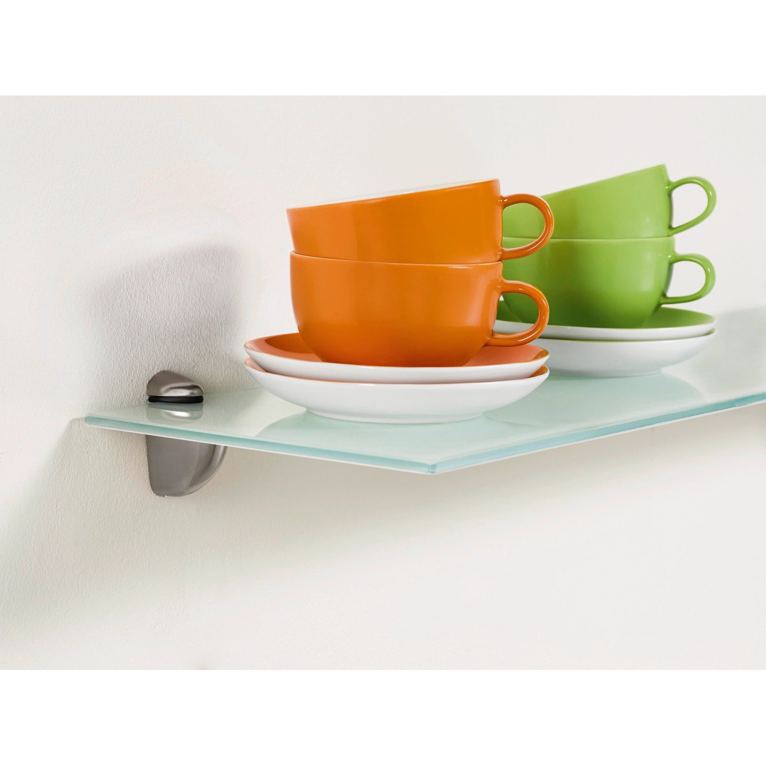 Regal mit OBI Befestigungsclip Select Mini Nickel und Tassen.