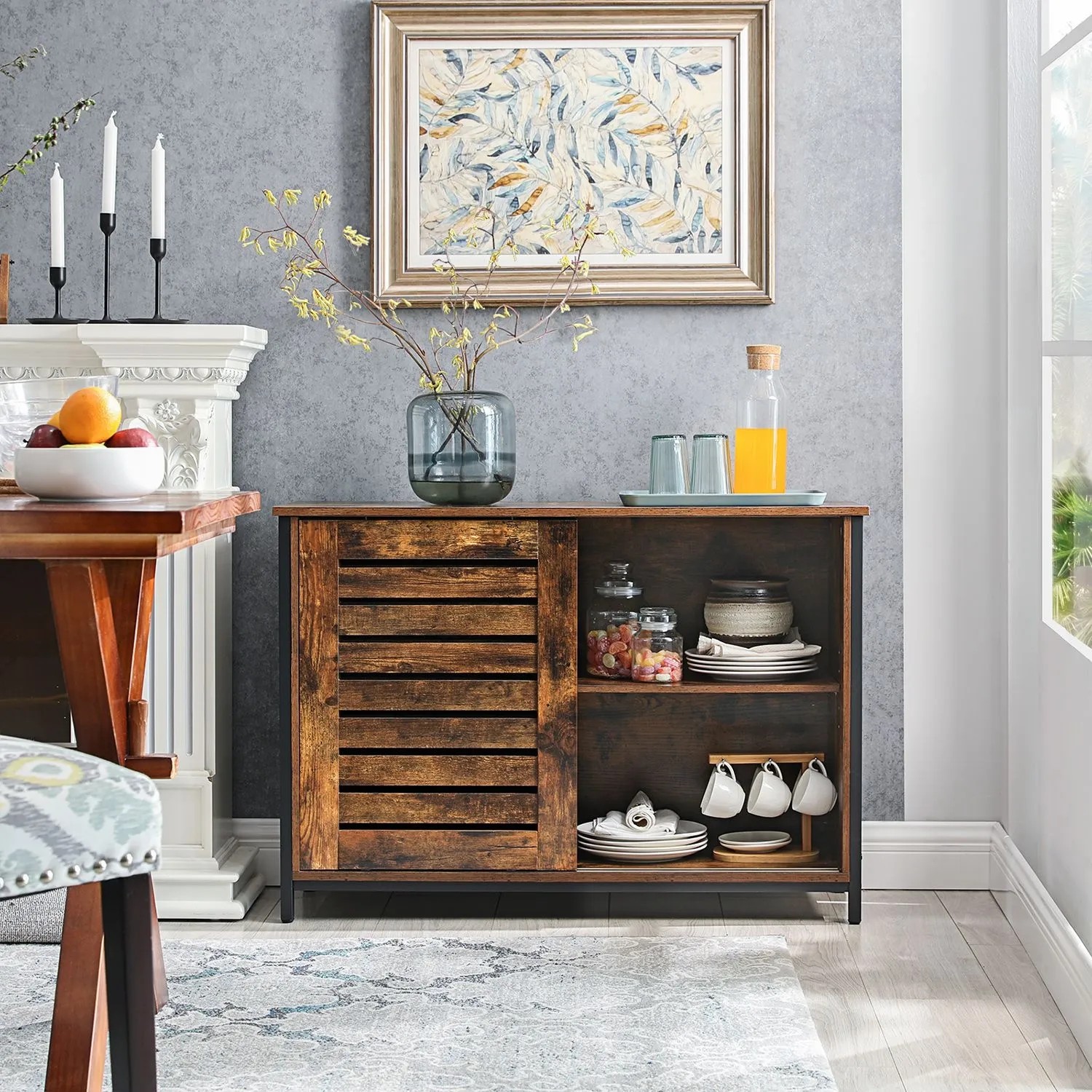Vasagle Küchenschrank, braun-schwarz, 100x35x70 cm. Wohnzimmerschrank mit Lamellentür und offenen Regalen.