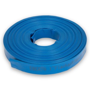 Aufgerollter, blauer EBERTH 1 Zoll Flachschlauch, 30m lang, für Garten und Industrie.