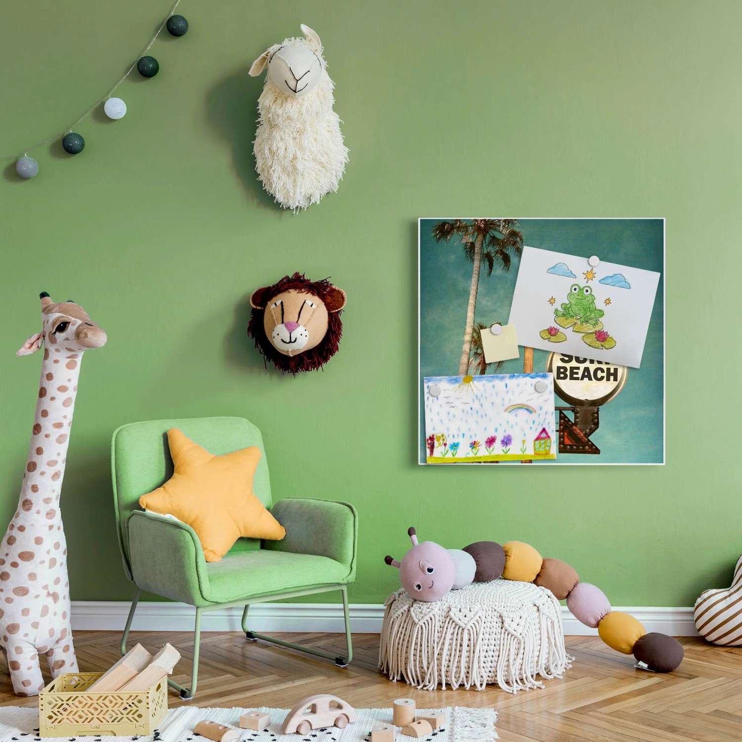 Weiße Magnettafel 50x50cm mit Surf Beach Motiv als Wanddekoration im Kinderzimmer.