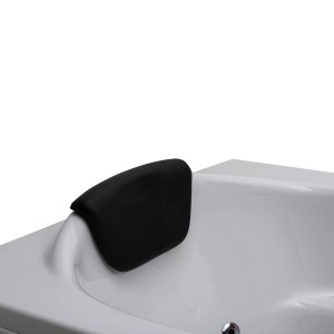 Detailaufnahme: Basera® Palau Whirlpool Badewanne mit schwarzer Kopfstütze.