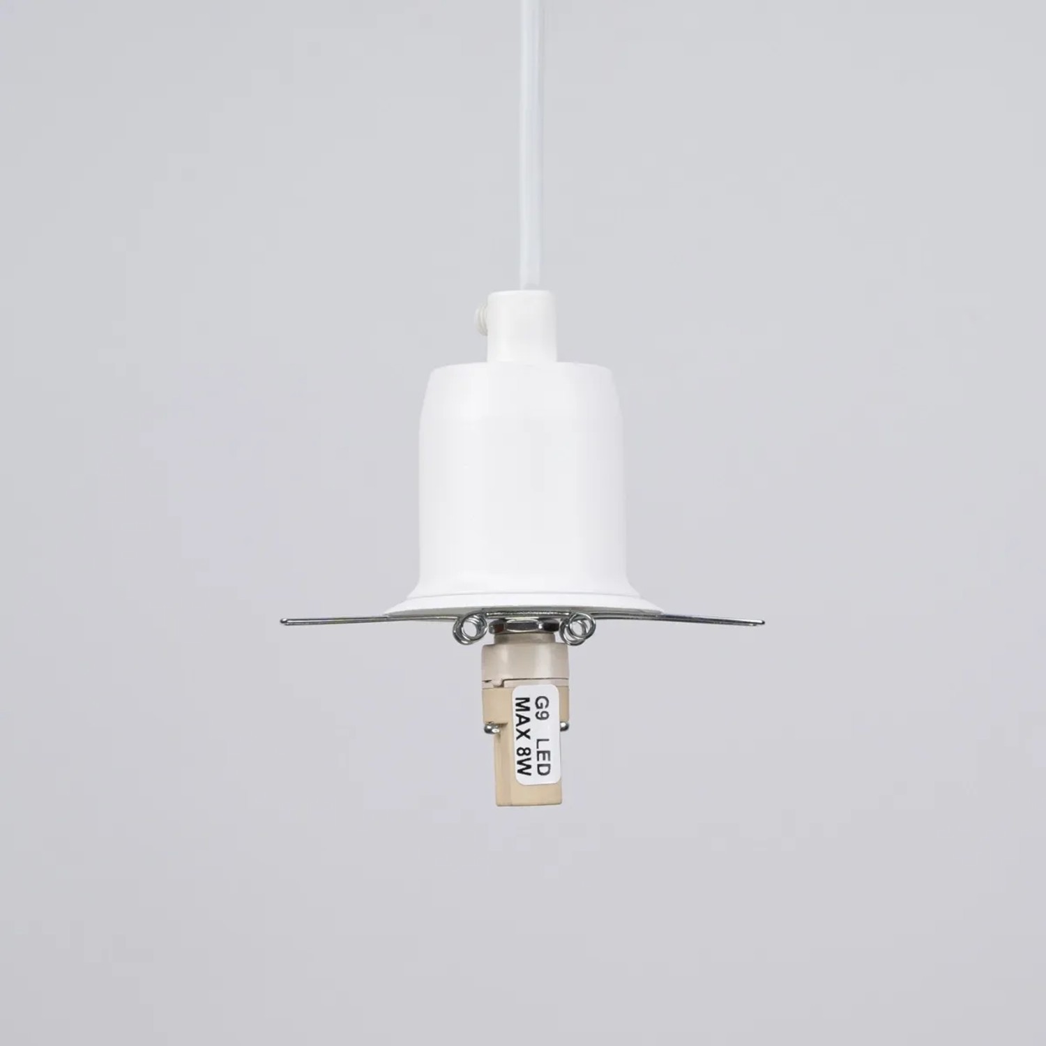 Detailaufnahme der weißen Sollux Lighting Hyperion 1 Pendelleuchte (Lampen & Leuchten) mit G9 Fassung.