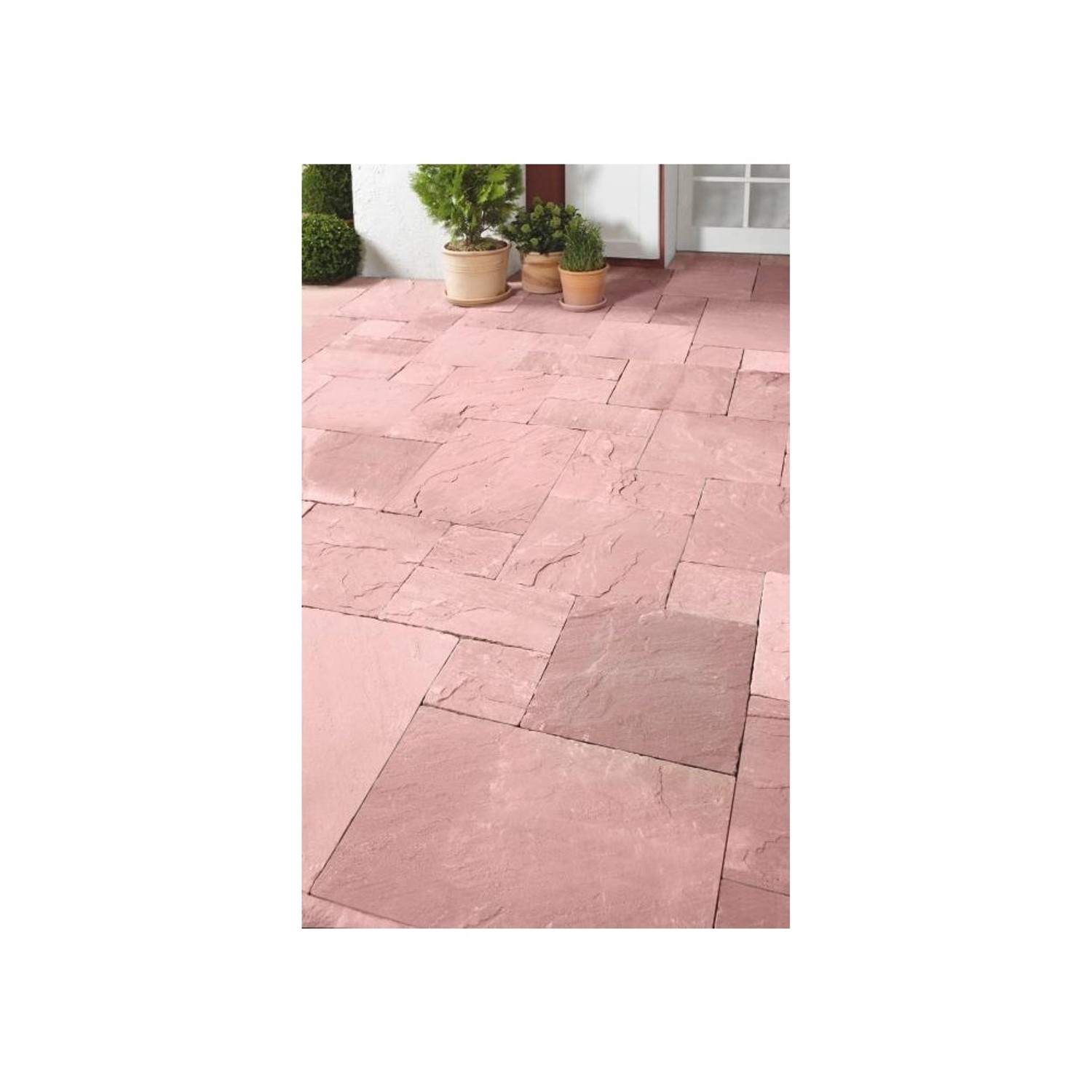 Verlegte Sandsteinplatten Modak im Römischen Verband mit vier Formaten und mediterranem Flair.