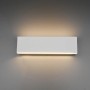 Weiße, 2-flammige Trio LED-Wandlampe Concha mit warmweißem Licht an grauer Wand.