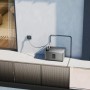 Marstek Jupiter C Plus Balkonkraftwerk-Speicher mit Zusatzakku auf einem Balkon.