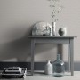 Vliestapete Martinique Colour Passion in Taupe von Erismann mit Textilstruktur an Wand.