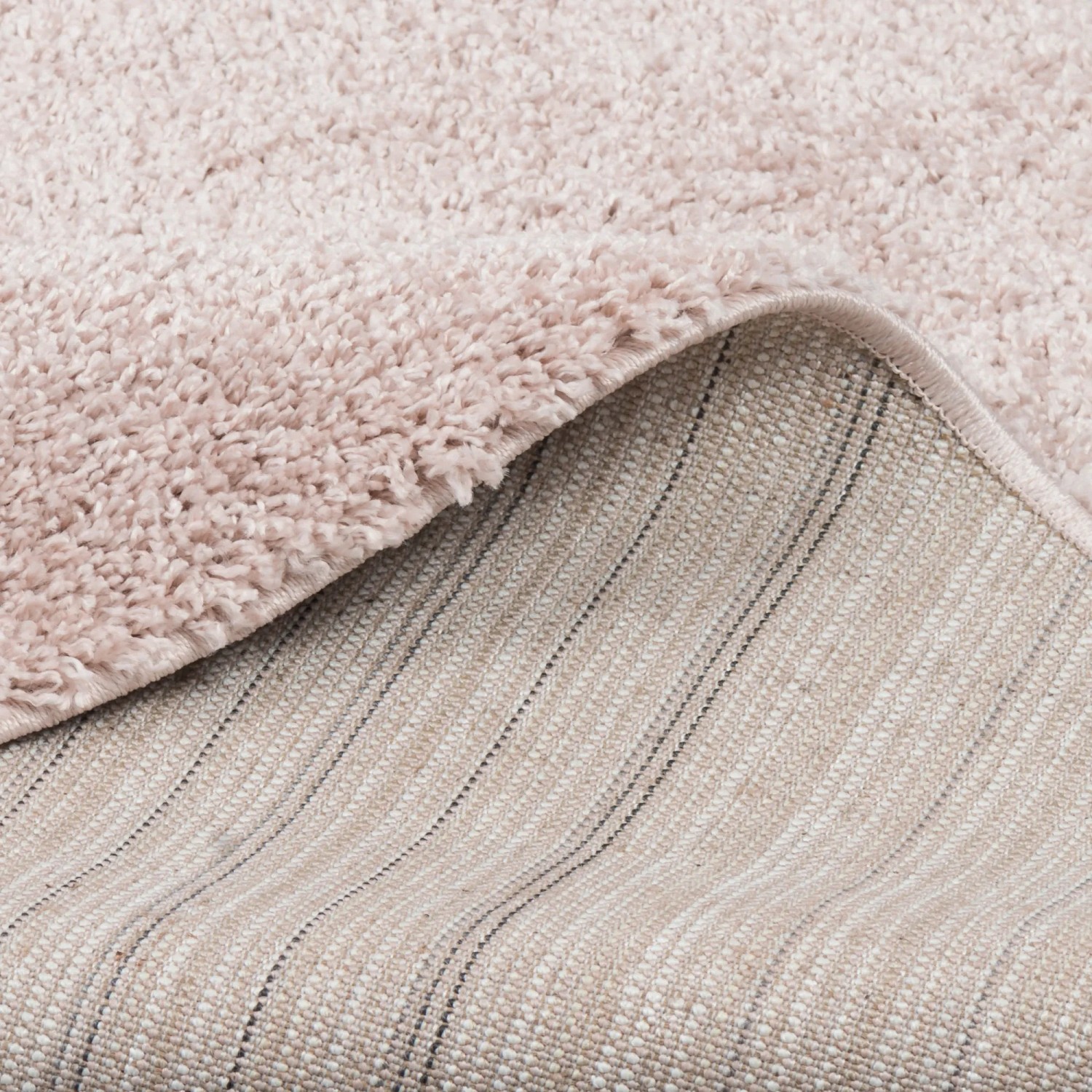 Detailansicht: Rosa Pergamon Hochflor Teppich Aloha, runder Langflor Teppich (120cm) mit Textilrücken.