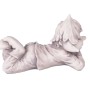 Liegende, weiße DELUKE Gartenfigur NOAH Troll aus Kunststoff, 25x23x43 cm.