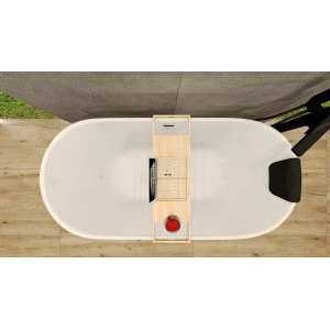 Weiße freistehende Badewanne ASGER mit schwarzer Kopfstütze KODI und Holz-Badewannenablage, von oben gesehen.
