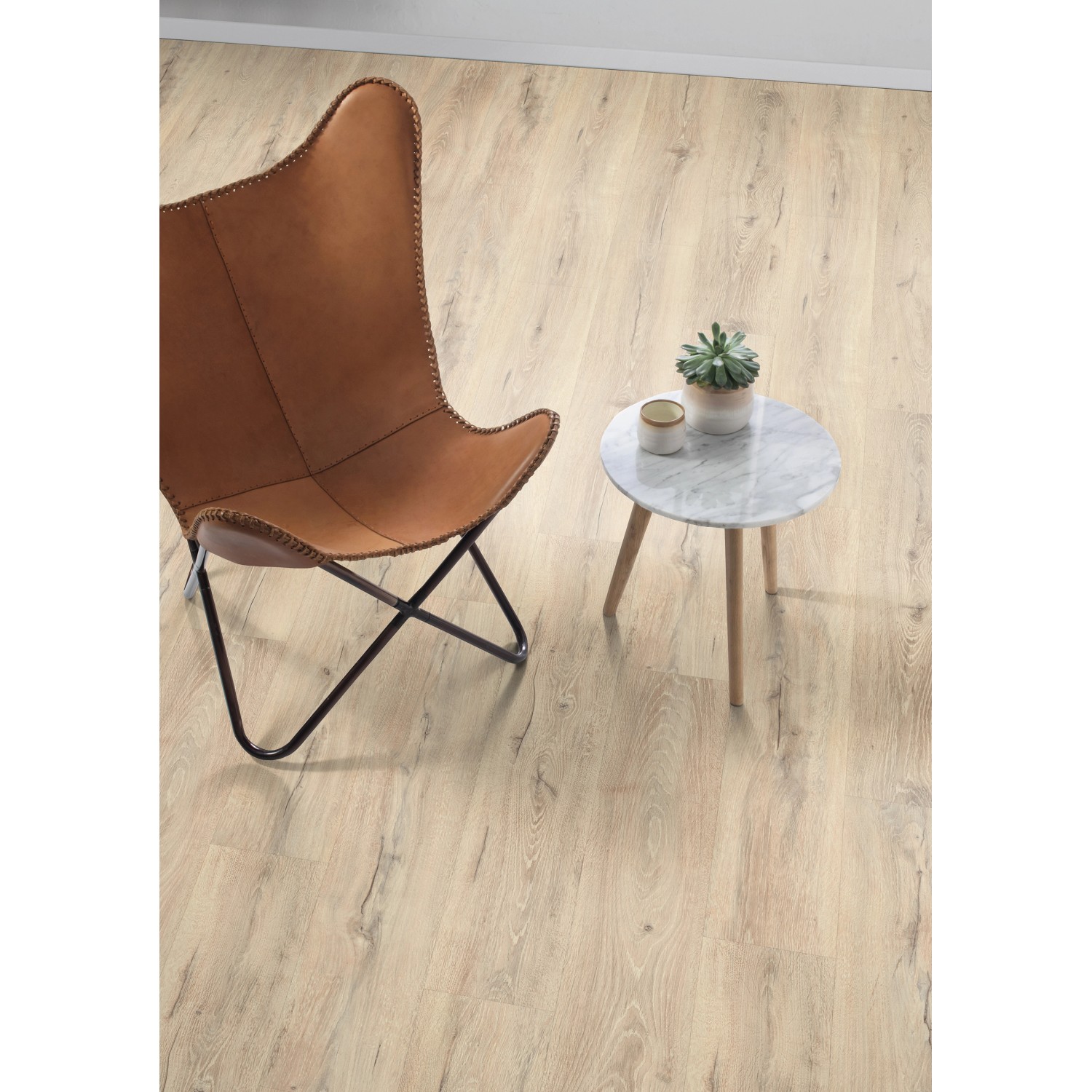 Egger Hybridboden Aquadura Panora Eiche Beige, Classic Format. Wasserbeständig, widerstandsfähig und wohngesund.