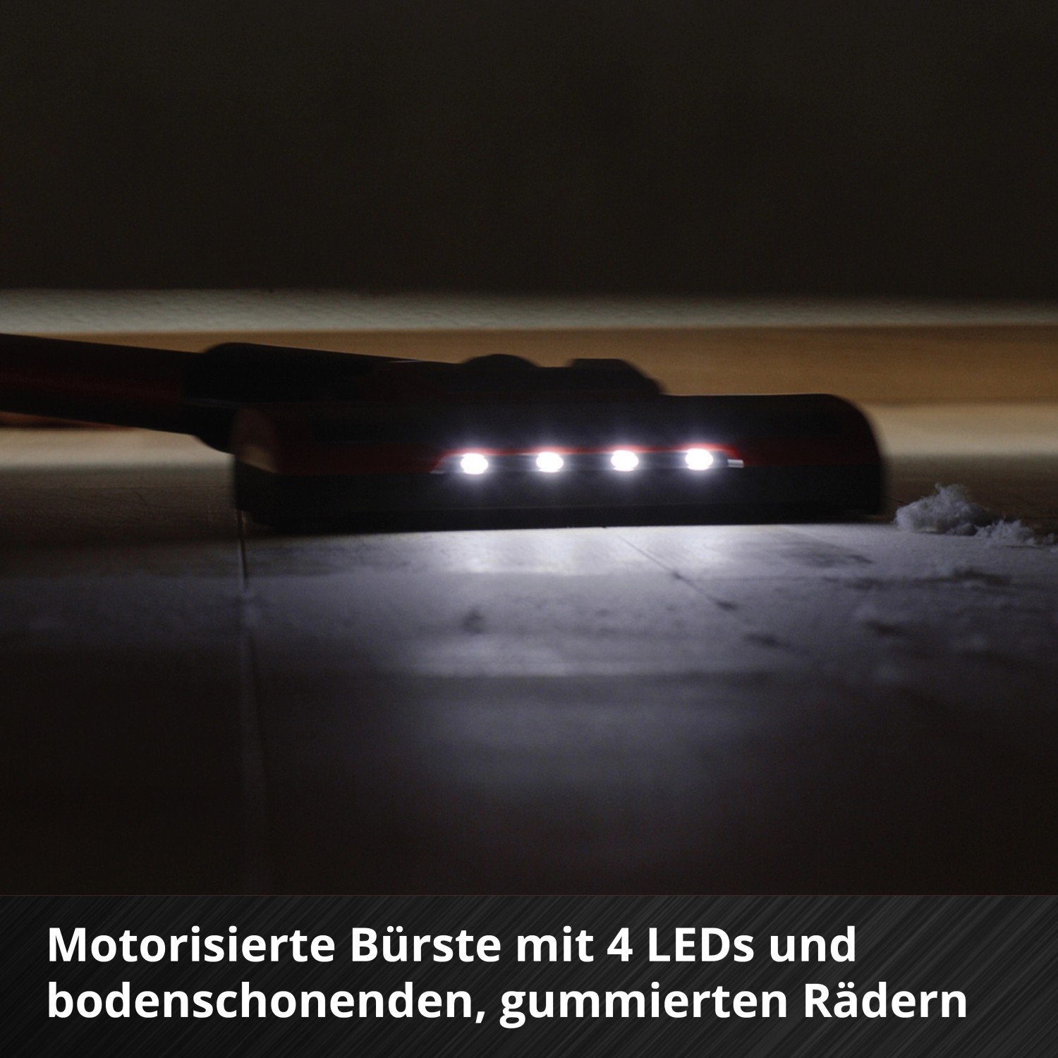 Einhell Akku-Staubsauger TE-SV 18 Li-Solo: Motorisierte Bürste mit LED-Beleuchtung bei der Reinigung.