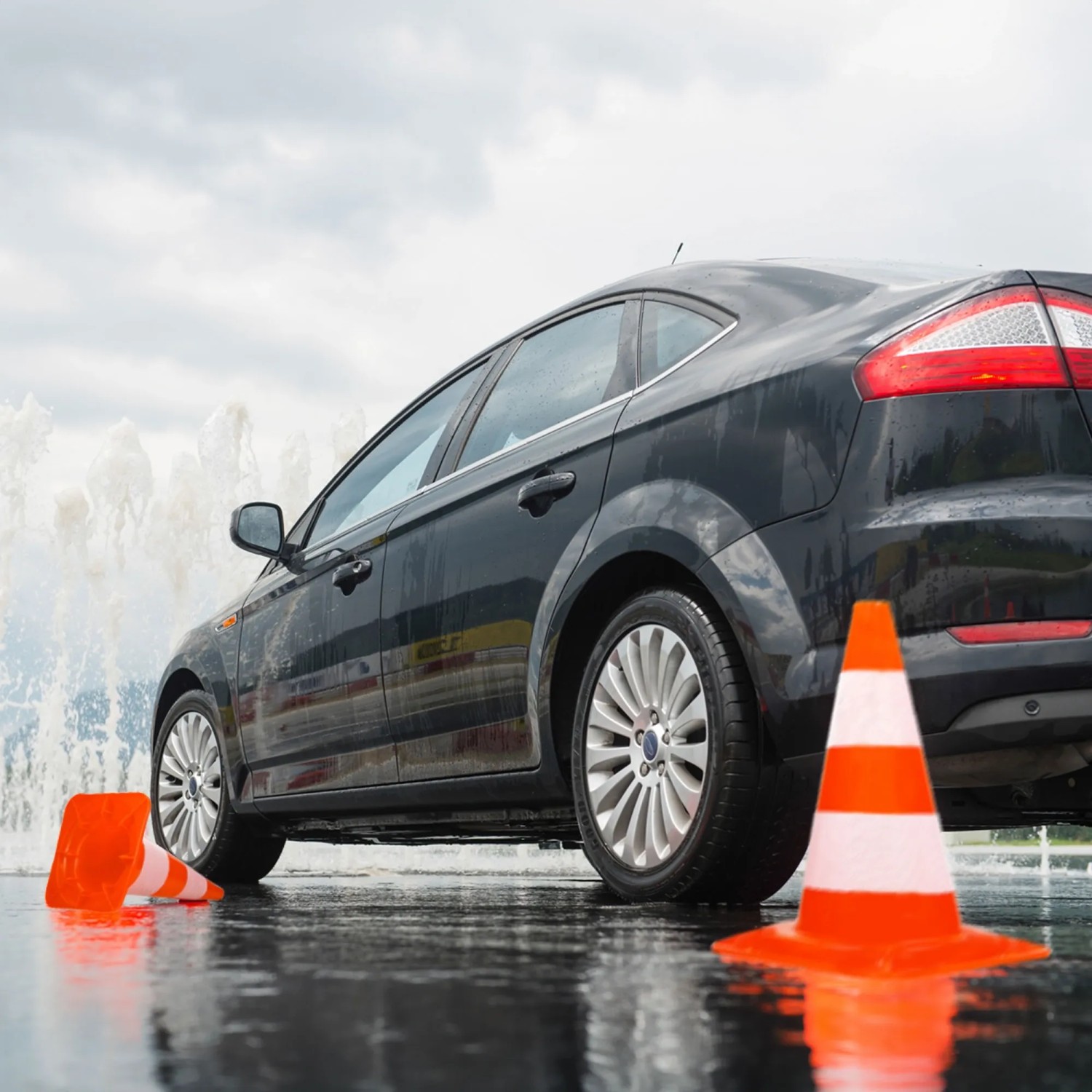 ECD Germany Verkehrskegel (10er Set) orange-weiß mit Reflexstreifen zur Pannenhilfe.
