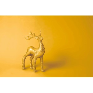 Glitzernder goldener Hirsch, bemalt mit Glitzermagie Effektfarbe.