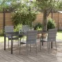 Graue vidaXL Garten Essgruppe aus Poly Rattan mit rechteckigem Tisch und Stühlen auf gepflasterter Terrasse im Garten.