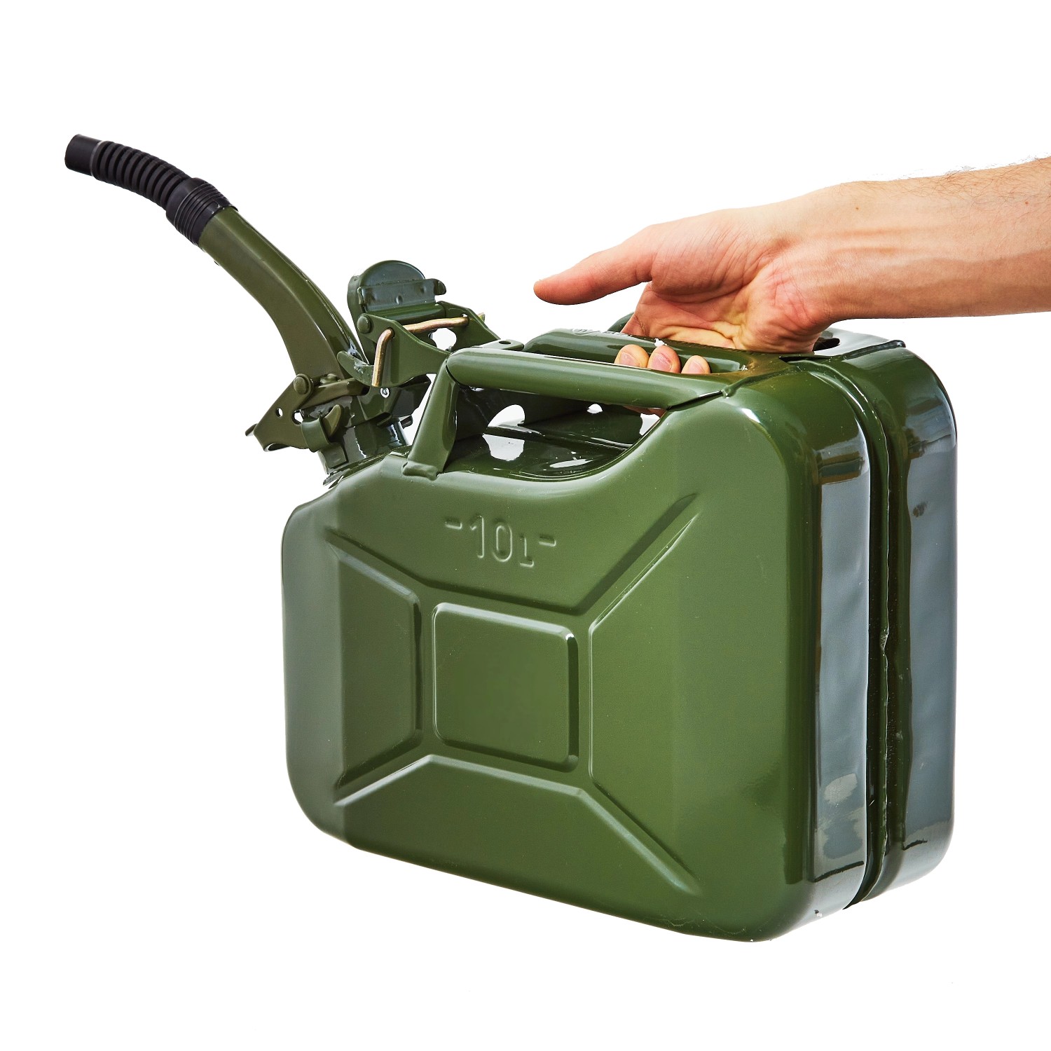 Olivgrüner 10L Metall Kraftstoffkanister mit Ausgießer, gehalten von einer Hand.