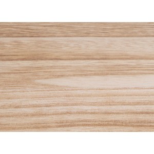 Helle Holzmaserung des Naturholz-Regalbodens vom BERLINLODGE Wandregal im Industrial Design.