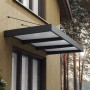 Graues Palram Canopia Vordach Sophia XL 285x140 cm am Haus montiert.